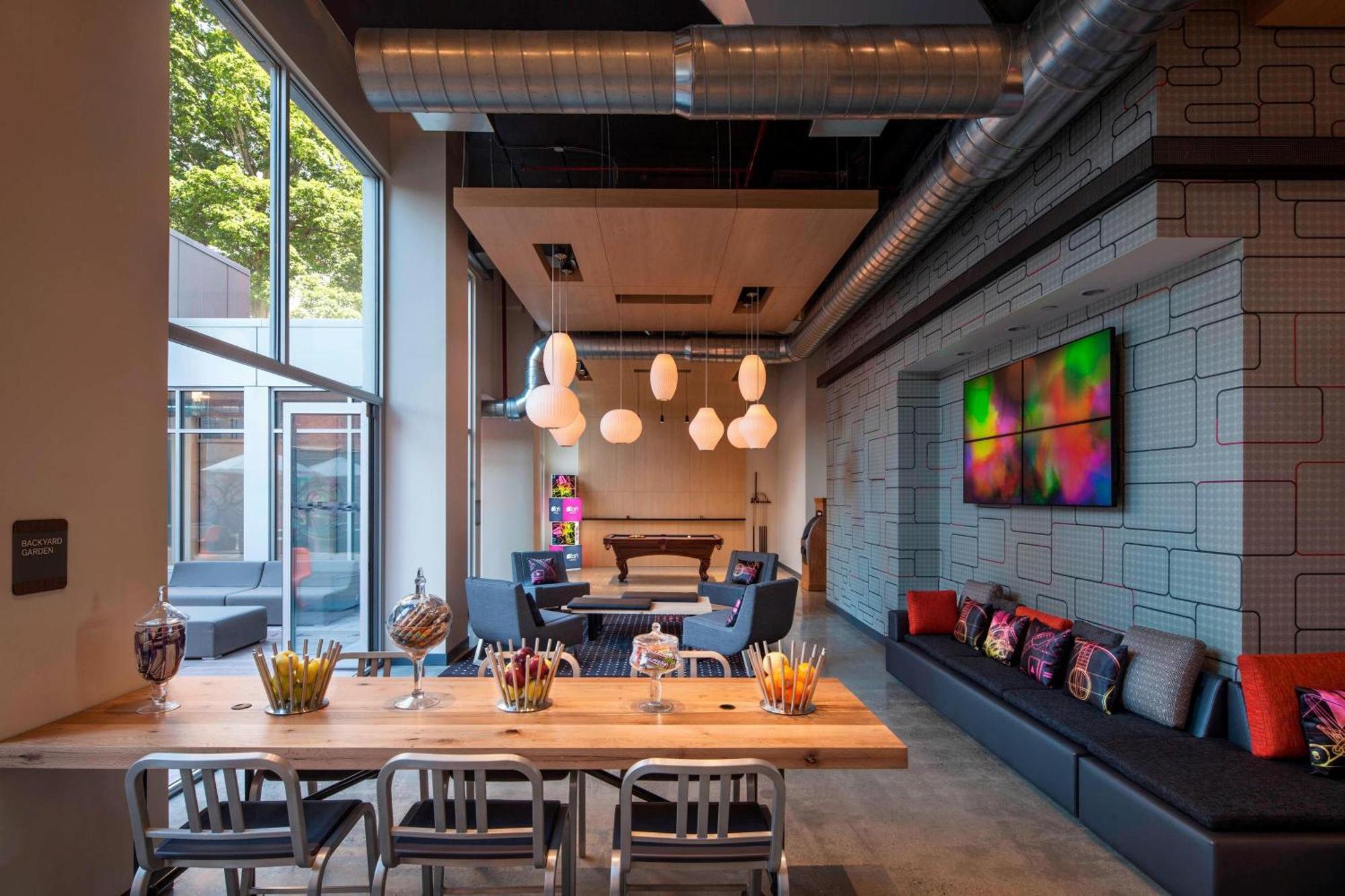 Aloft Long Island City-Manhattan View New York City Exterior photo