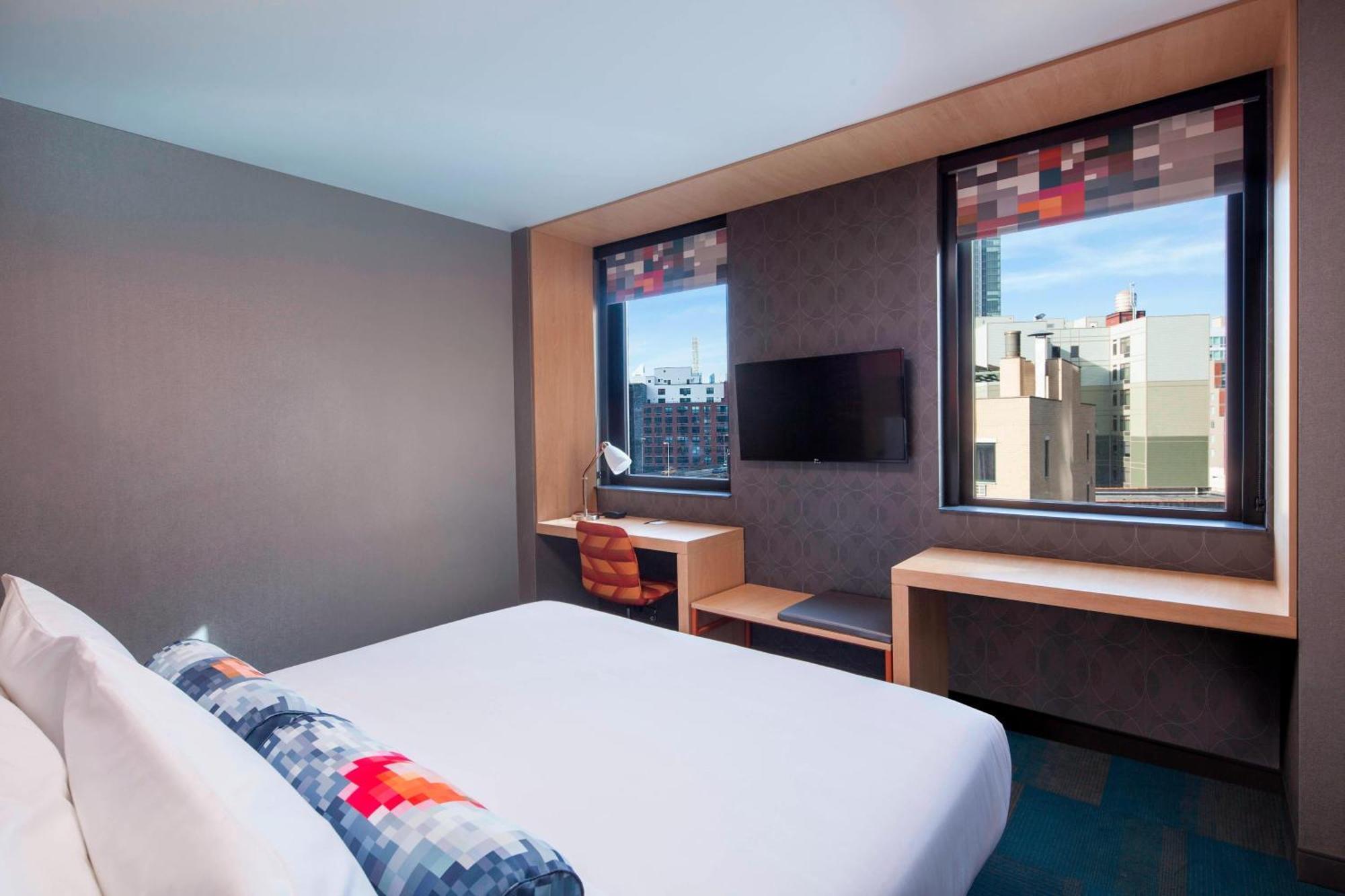 Aloft Long Island City-Manhattan View Hotel New York City Exterior photo