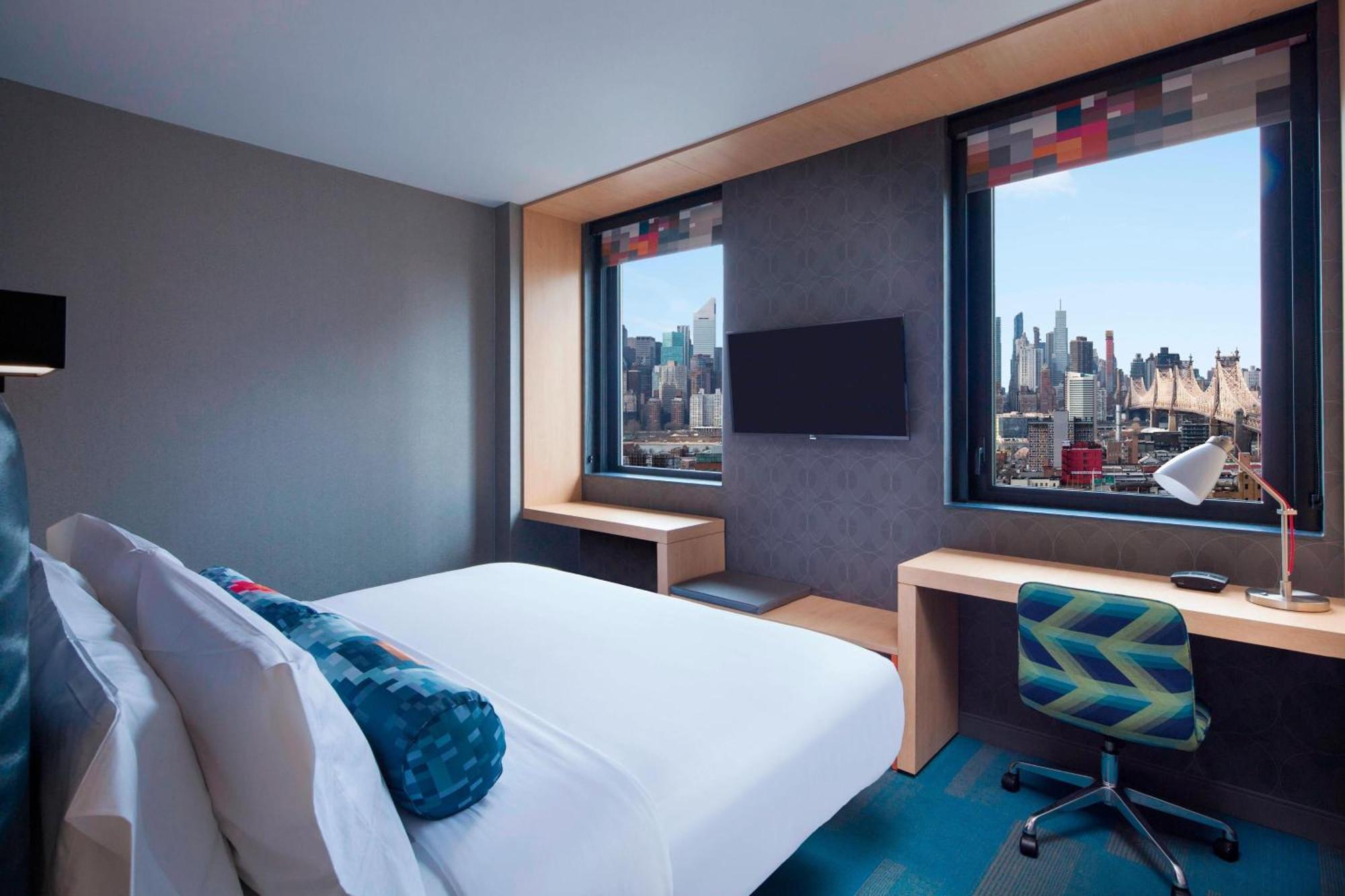 Aloft Long Island City-Manhattan View Hotel New York City Exterior photo