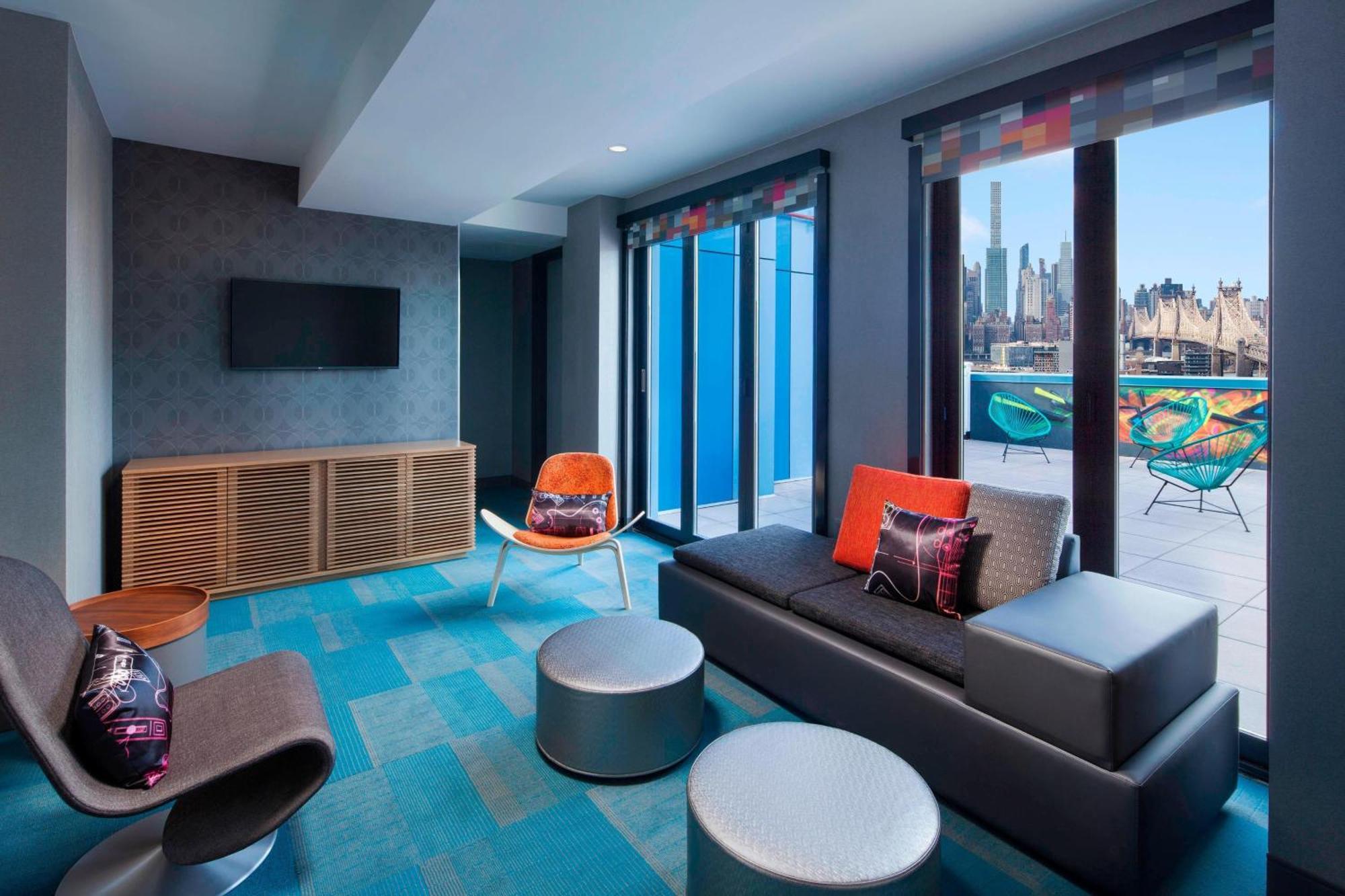 Aloft Long Island City-Manhattan View Hotel New York City Exterior photo