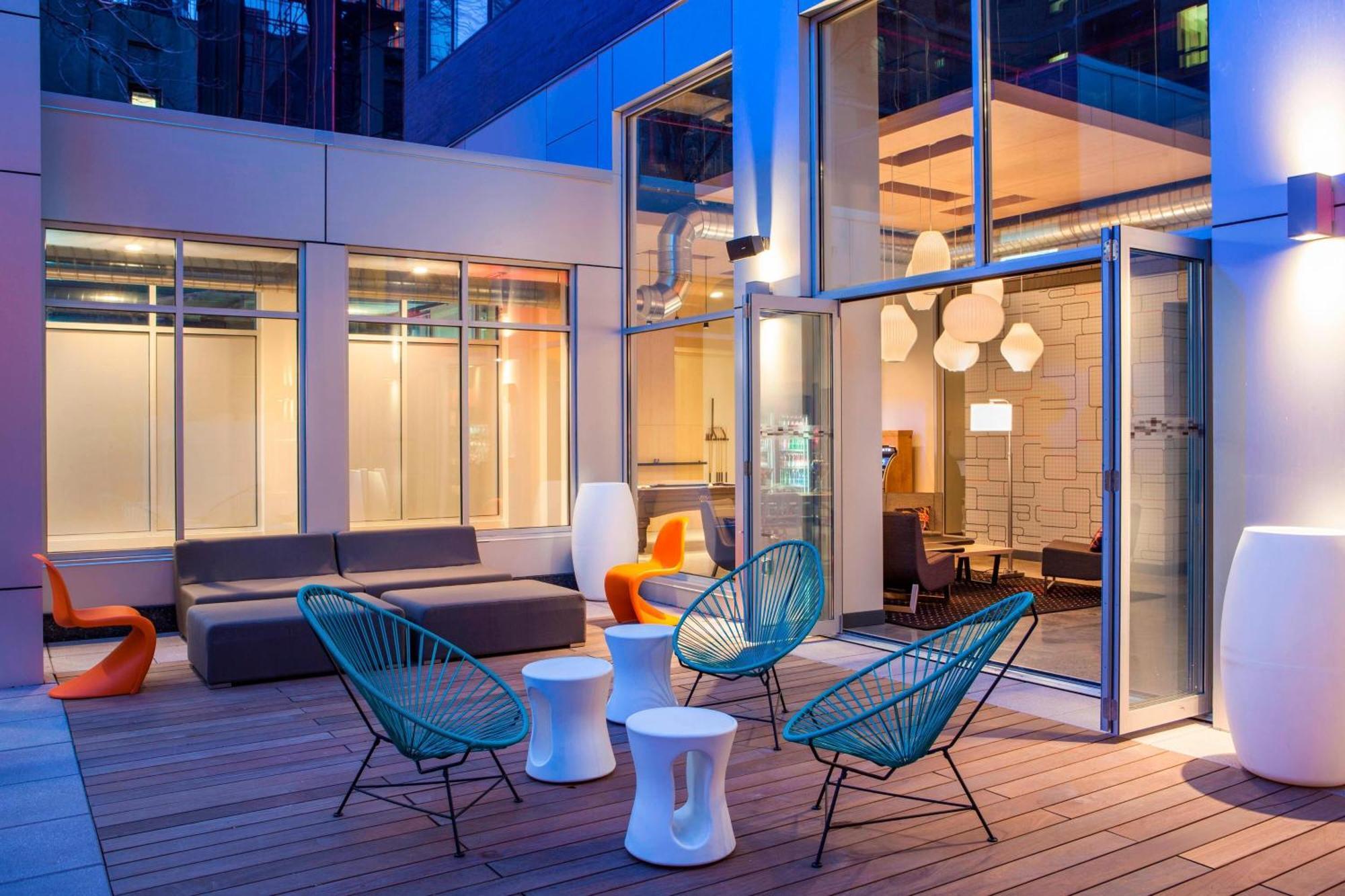 Aloft Long Island City-Manhattan View New York City Exterior photo