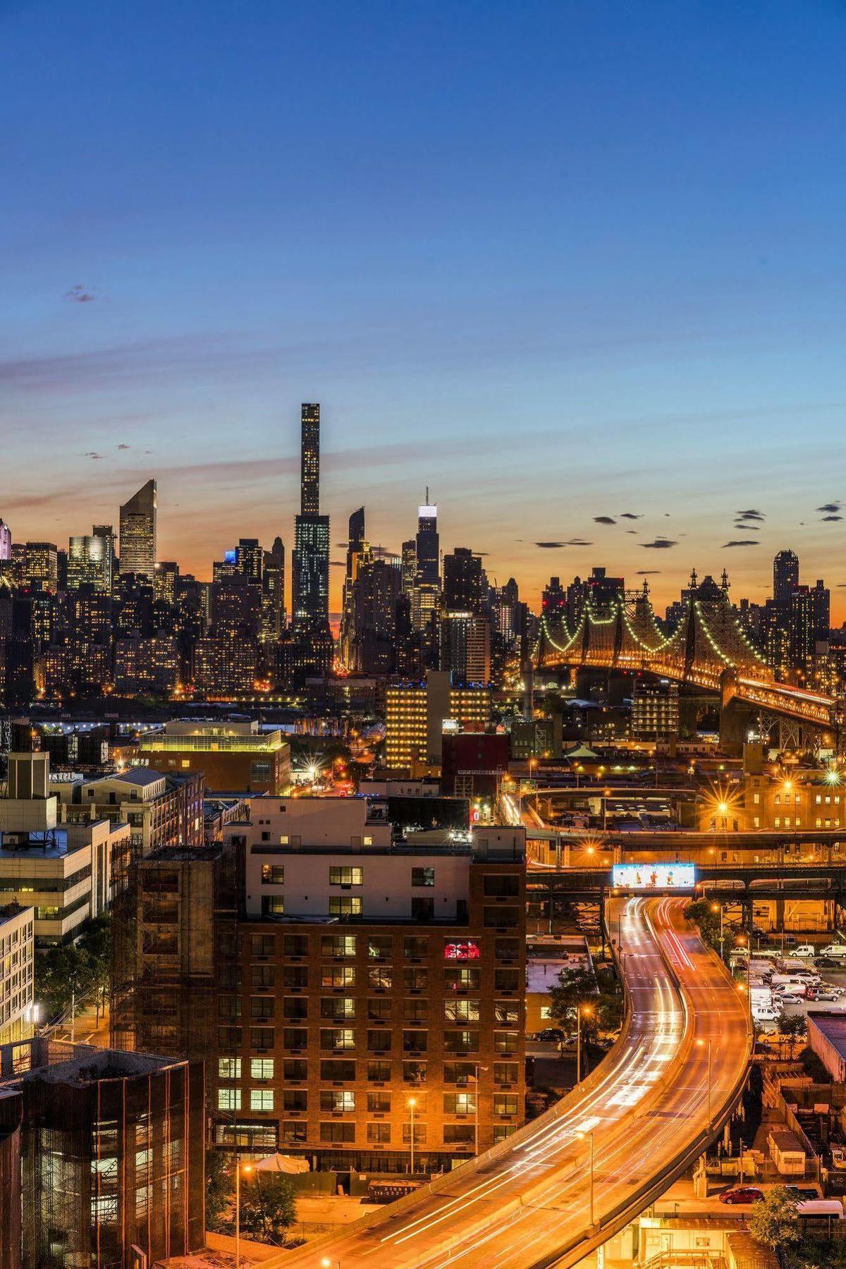 Aloft Long Island City-Manhattan View Hotel New York City Exterior photo